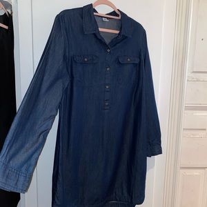 Comfy cute Chambray dress! 👗